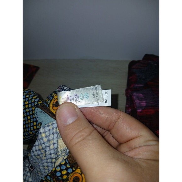 Lot Of 3 LuLaRoe Butter Soft Leggings Womens One Size Hummingbirds Skates Hearts - Picture 6 of 15